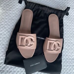 Worn once DG logo sandals